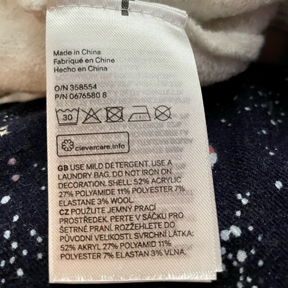 H & M beaded LOVE Wide-cut extra soft off-white sweater. Size XS - Picture 3 of 5